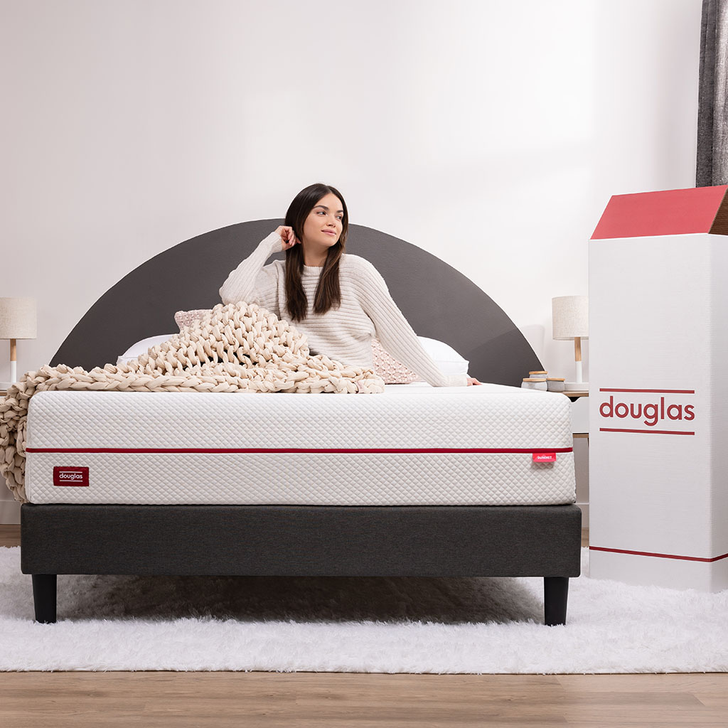 Unboxed Douglas mattress as part of a simple bedroom setup